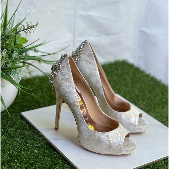 Badgley Mischka Kiara Brocade
Heels - Bridal Heels size 8.5 like new - Picture 6 of 13